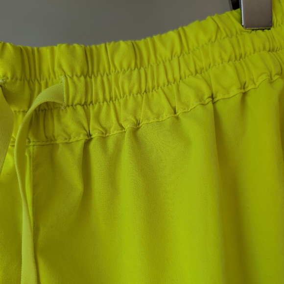 Aritiza Tna Women's Shorts Neon Yellow Size Large Athletic Running - Picture 5 of 10